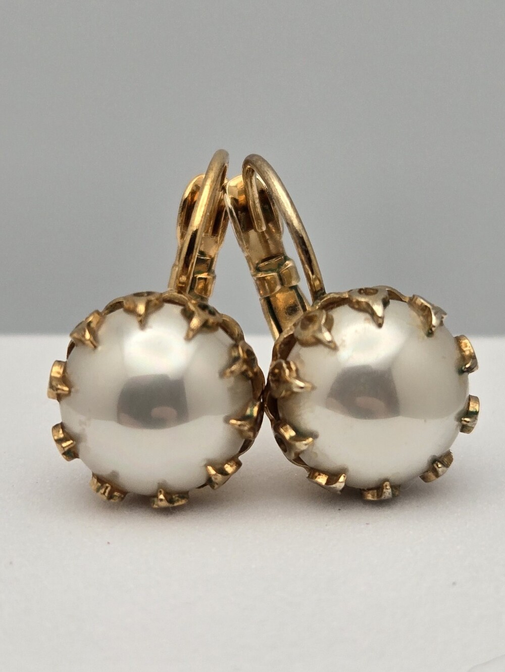 Mabe Faux Pearl Leverback Earrings Crown Prong Gold Tone 3/4" Vintage